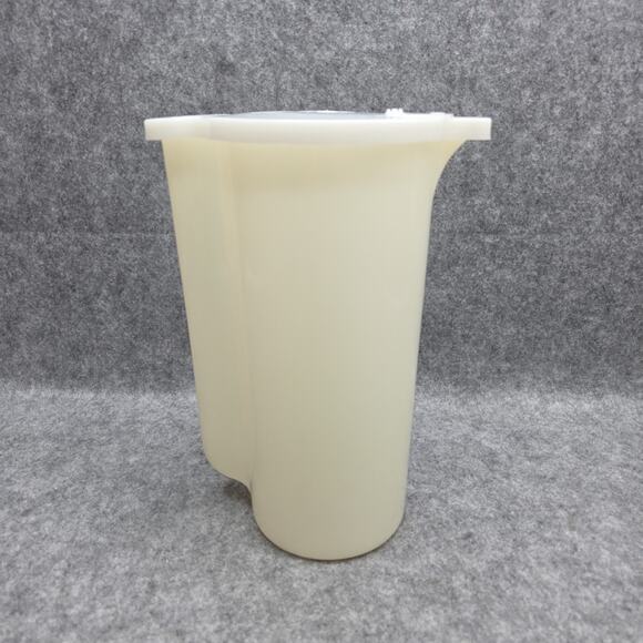 Tupperware White 2 Quart Pitcher 129-2 9-1/2 Inch Fliptop Lid 625-5 Vintage USA - Picture 1 of 12
